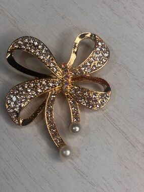 Gold Crystal Ribbon Bow Brooch with Pearls